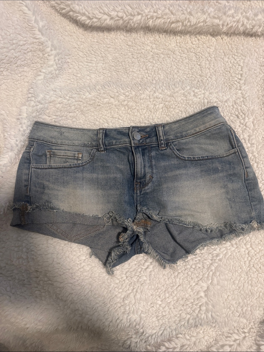 VS PINK || Distressed Short-Shorts - Low-Rise (4)